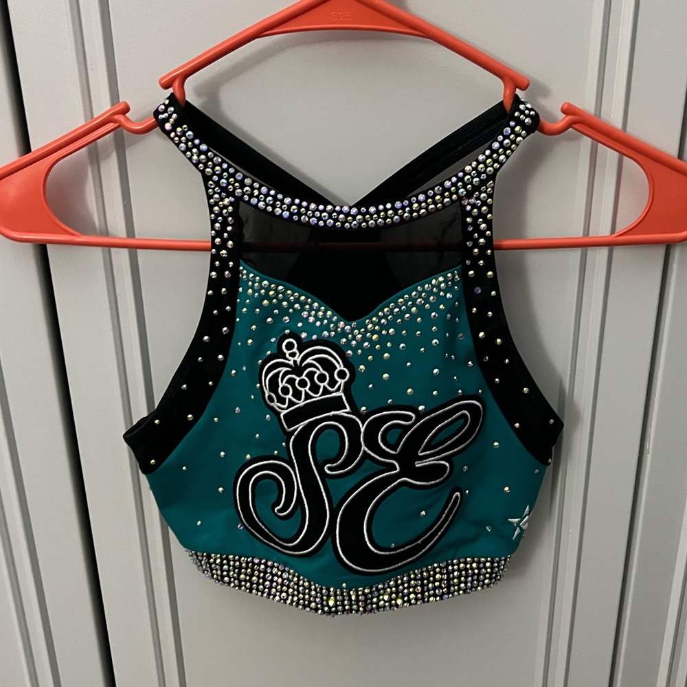 Senior elite majors practice wear